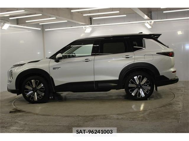 Mitsubishi OUTLANDER PHEV 2024-11 8055906-7