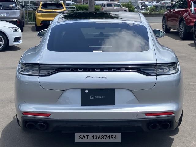 Porsche PANAMERA 2022-06 8054563-1
