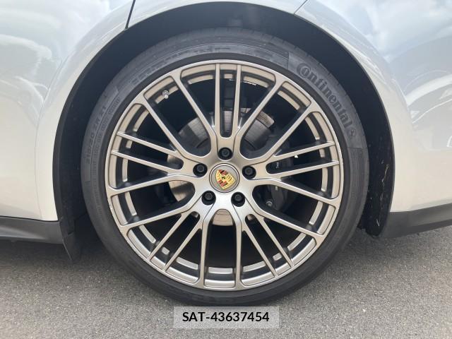 Porsche PANAMERA 2022-06 8054563-19