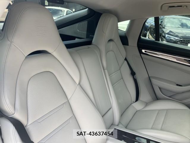 Porsche PANAMERA 2022-06 8054563-6