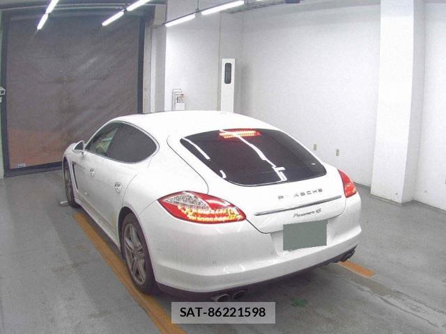 Porsche PANAMERA 2010-02 8055409-1