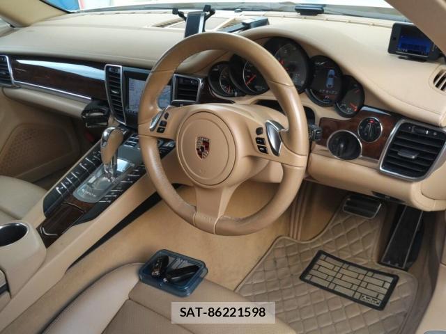 Porsche PANAMERA 2010-02 8055409-2