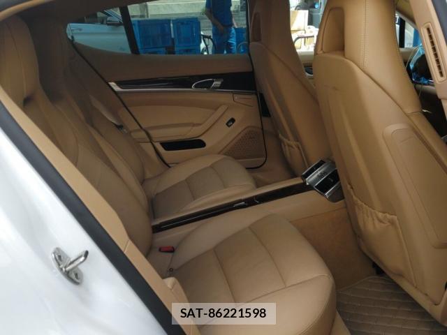 Porsche PANAMERA 2010-02 8055409-3