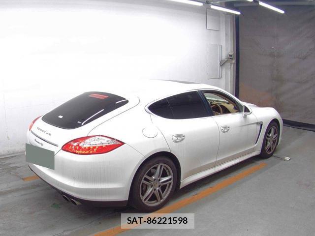 Porsche PANAMERA 2010-02 8055409-5