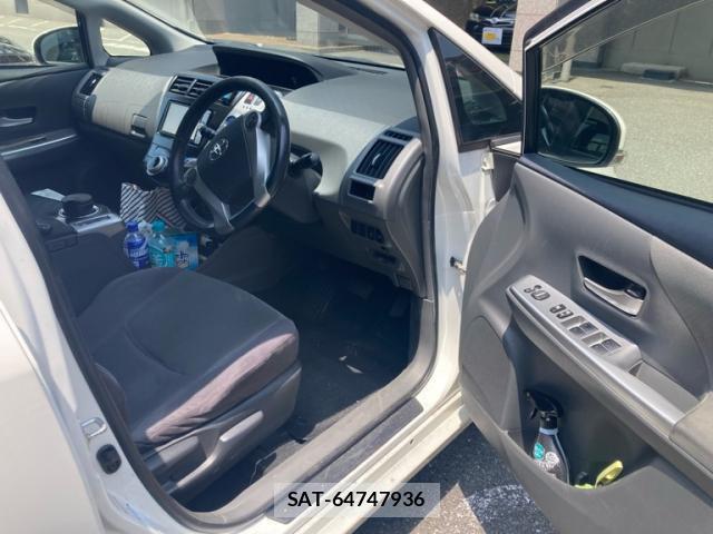 Toyota PRIUS ALPHA 2011-11 8053861-4