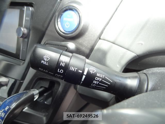 Toyota PRIUS ALPHA 2013-10 8054427-15
