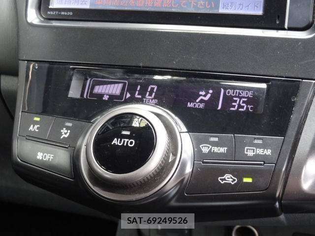 Toyota PRIUS ALPHA 2013-10 8054427-19