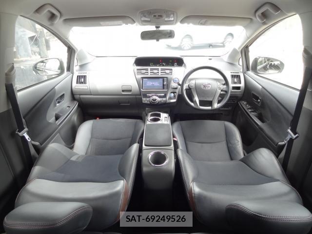 Toyota PRIUS ALPHA 2013-10 8054427-2