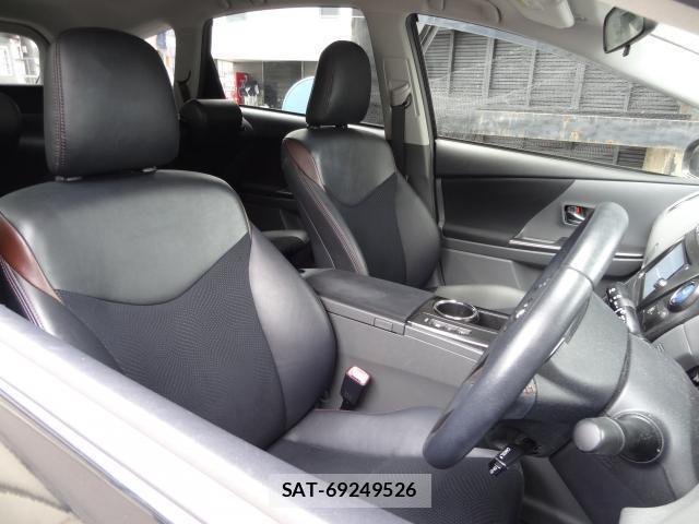 Toyota PRIUS ALPHA 2013-10 8054427-3