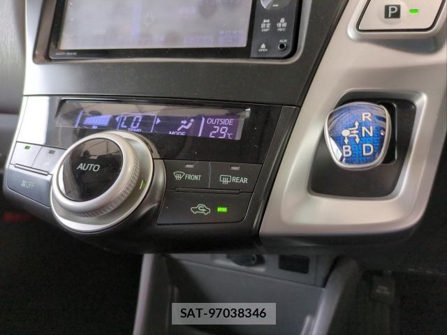 Toyota PRIUS ALPHA 2012-01 8054992-19