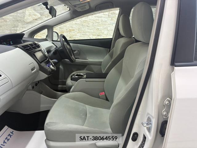 Toyota PRIUS ALPHA 2011-10 8055967-10