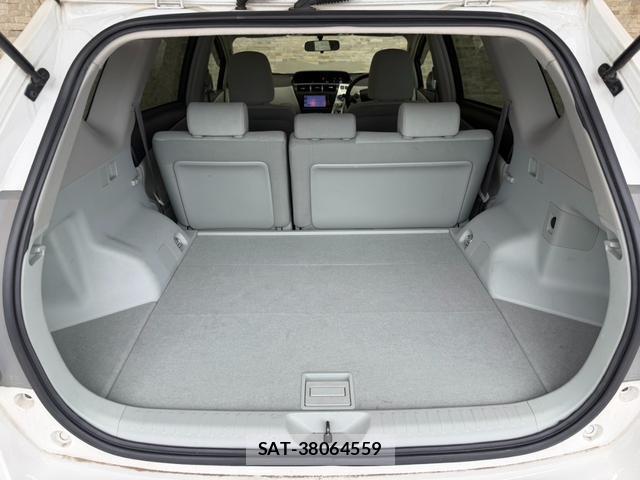 Toyota PRIUS ALPHA 2011-10 8055967-13