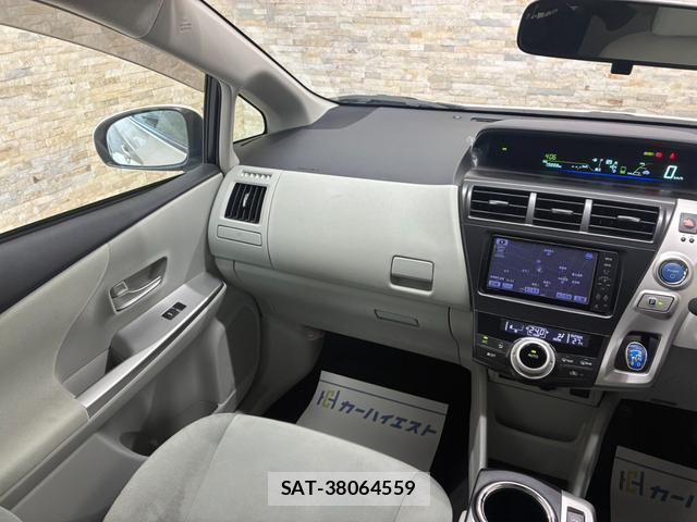 Toyota PRIUS ALPHA 2011-10 8055967-17