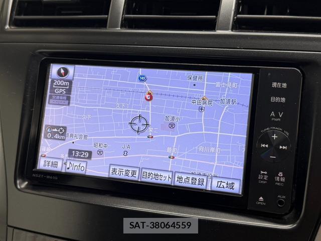 Toyota PRIUS ALPHA 2011-10 8055967-19