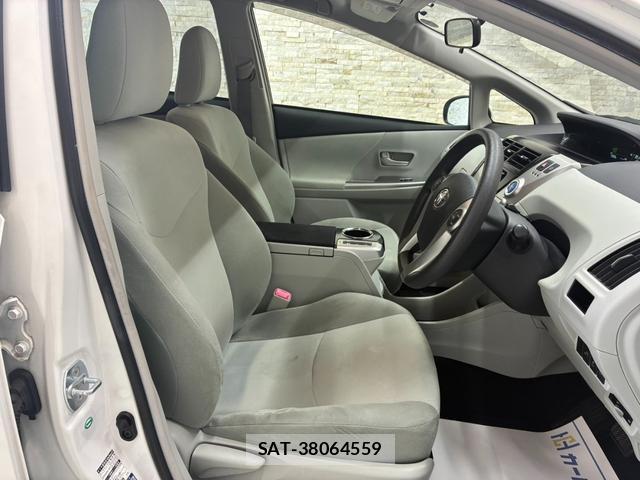Toyota PRIUS ALPHA 2011-10 8055967-9