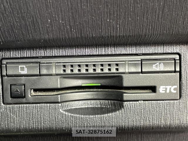 Toyota PRIUS ALPHA 2015-01 8055998-4