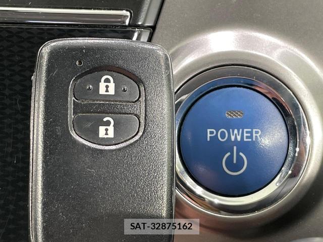 Toyota PRIUS ALPHA 2015-01 8055998-6