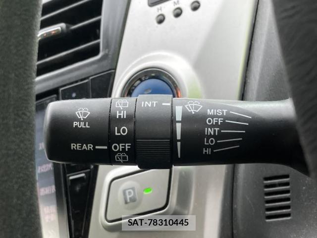 Toyota PRIUS ALPHA 2013-11 8056183-15