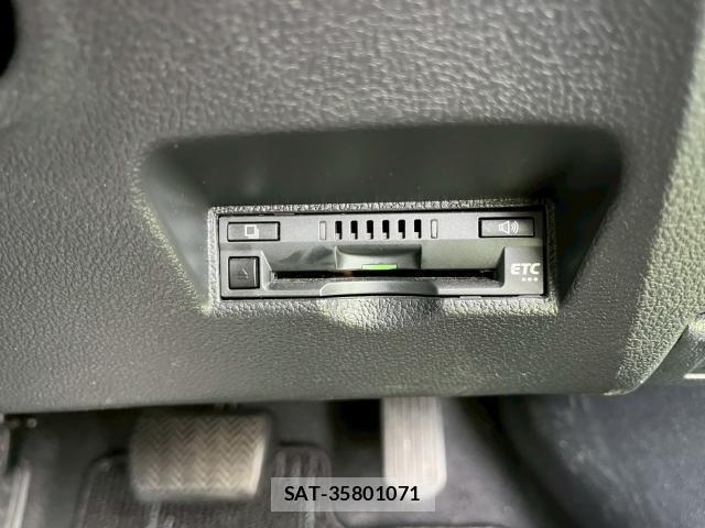 Toyota PRIUS PHV 2017-02 8053247-11