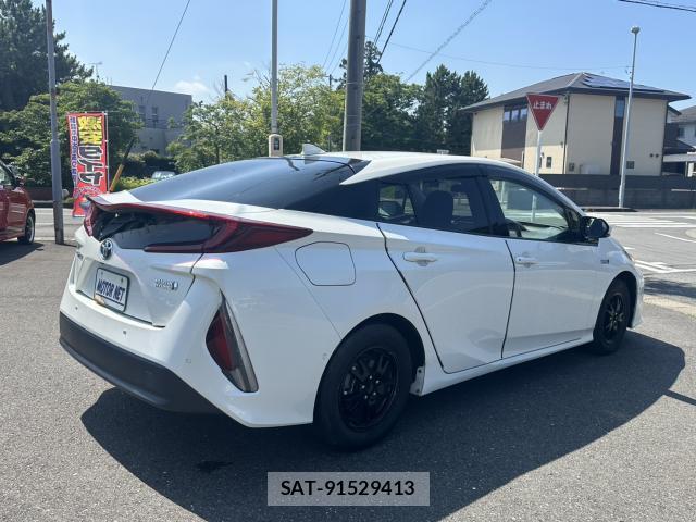 Toyota PRIUS PHV 2018-07 8053302-1