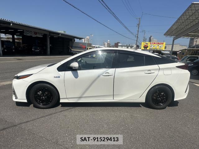 Toyota PRIUS PHV 2018-07 8053302-11