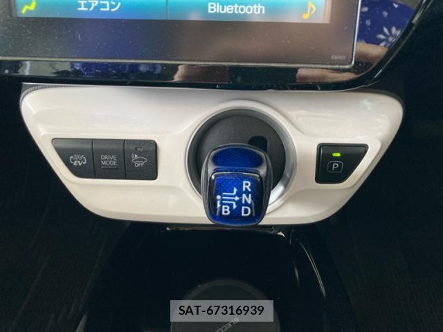 Toyota PRIUS PHV 2017-06 8053439-15