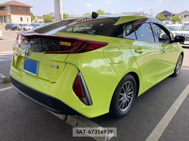 Toyota PRIUS PHV 2017-06 8053439-2
