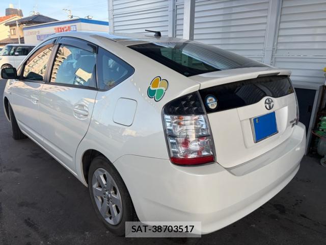 Toyota PRIUS 2005-01 8053515-13