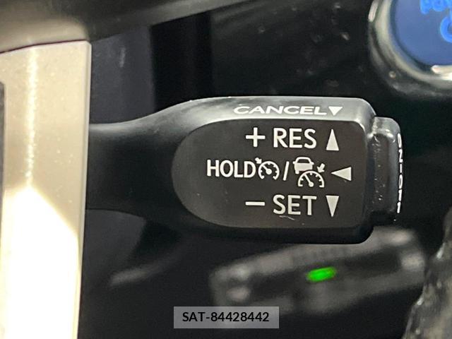 Toyota PRIUS 2017-03 8053779-6