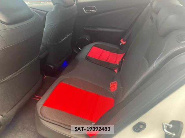 Toyota PRIUS 2016-05 8053904-11