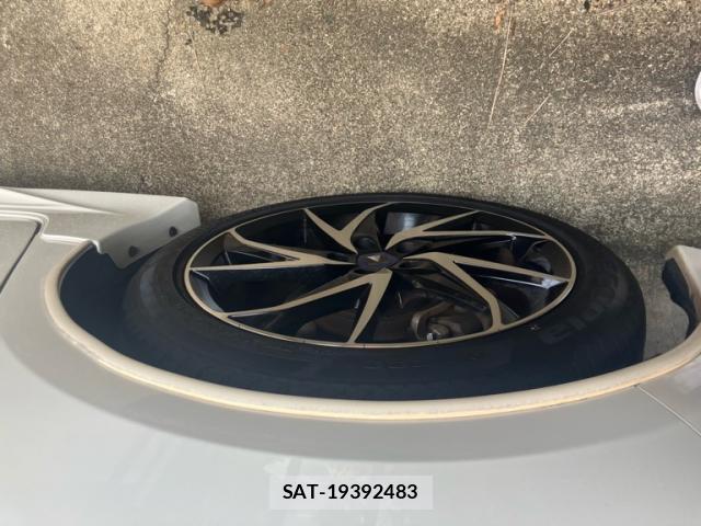 Toyota PRIUS 2016-05 8053904-4