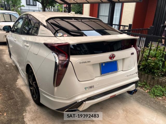 Toyota PRIUS 2016-05 8053904-6