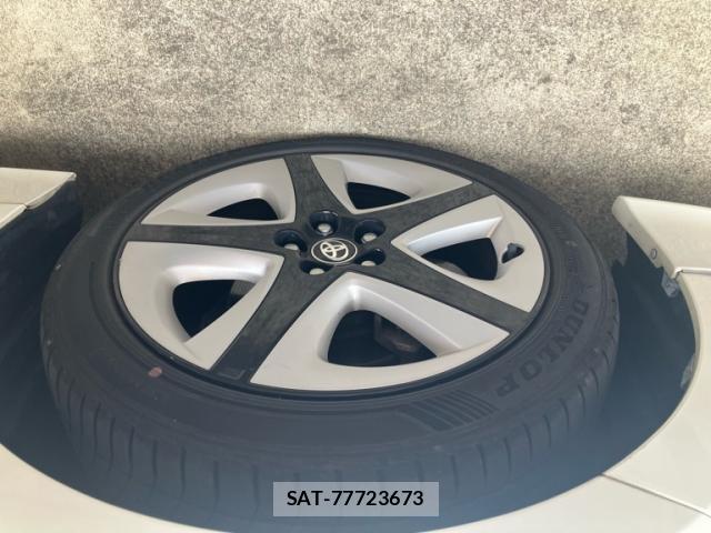 Toyota PRIUS 2016-03 8053905-4