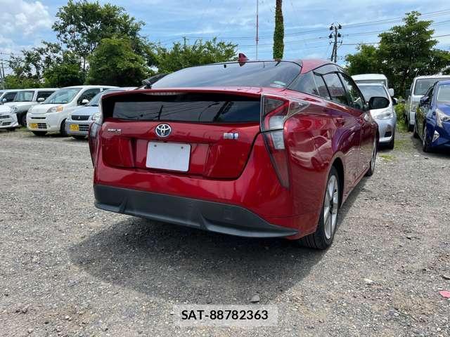Toyota PRIUS 2016-01 8054069-1