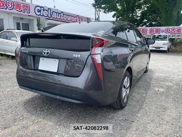 Toyota PRIUS 2016-07 8054070-1