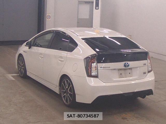 Toyota PRIUS 2015-10 8054121-1