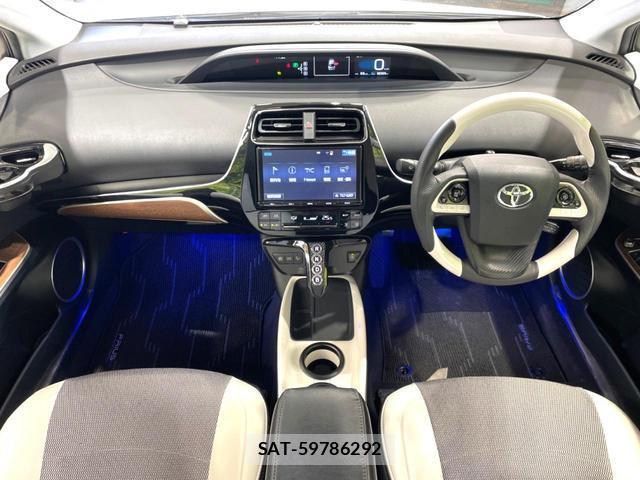 Toyota PRIUS 2017-11 8054158-1
