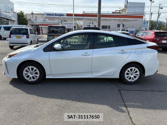 Toyota PRIUS 2021-03 8054397-1