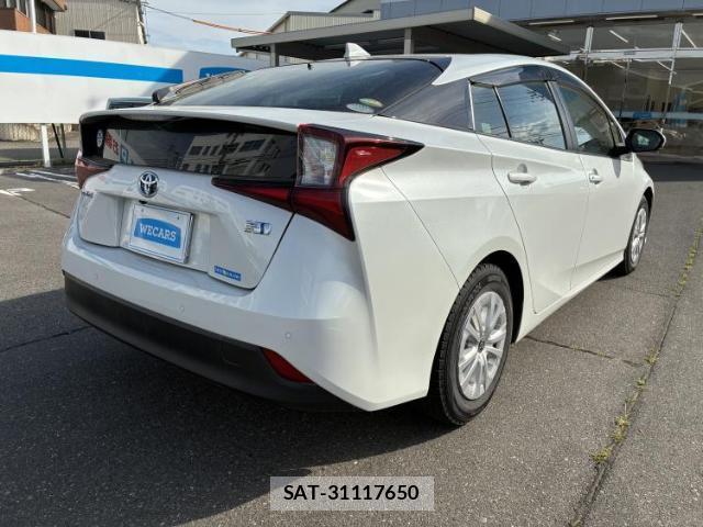 Toyota PRIUS 2021-03 8054397-2