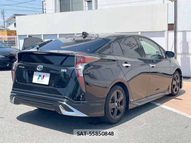 Toyota PRIUS 2017-10 8054478-15