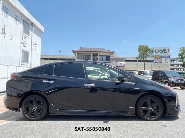 Toyota PRIUS 2017-10 8054478-19