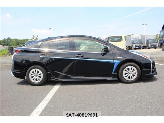 Toyota PRIUS 2018-03 8054929-10