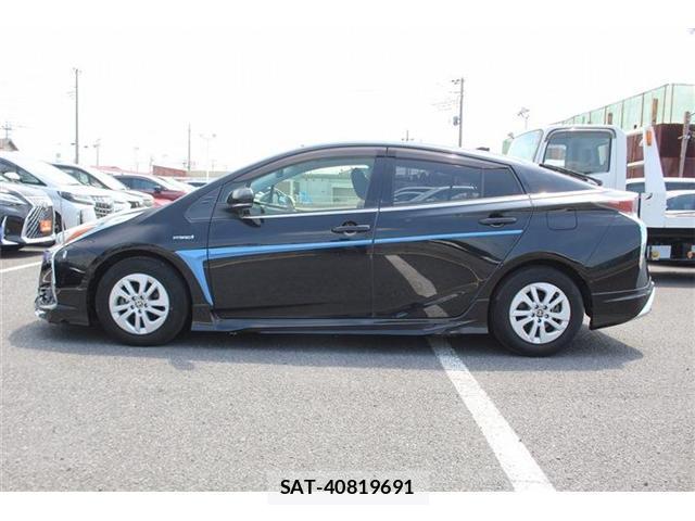 Toyota PRIUS 2018-03 8054929-8