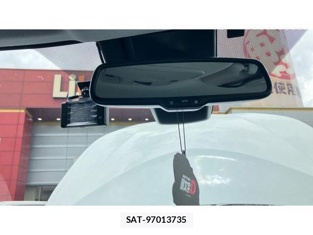 Toyota PRIUS 2020-10 8055217-18