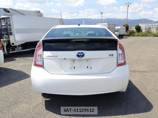 Toyota PRIUS 2013-06 8055271-1