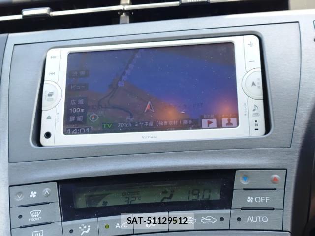 Toyota PRIUS 2013-06 8055271-10