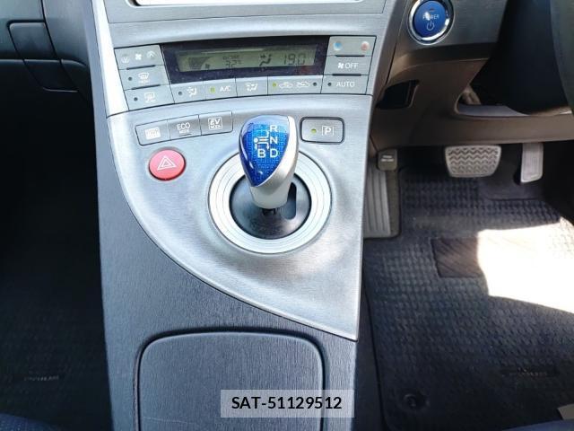 Toyota PRIUS 2013-06 8055271-11