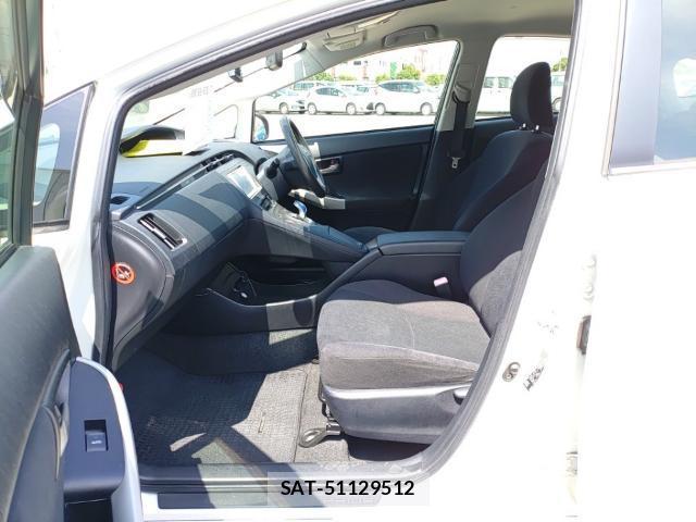 Toyota PRIUS 2013-06 8055271-15