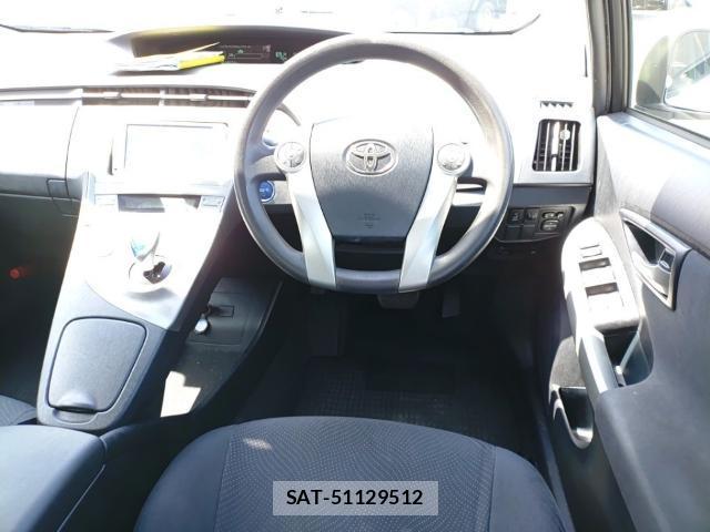 Toyota PRIUS 2013-06 8055271-2