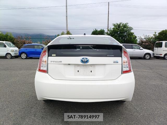 Toyota PRIUS 2015-06 8055288-1